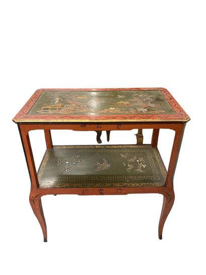 JAPON, début XXe
Console en bois laqué rouge...