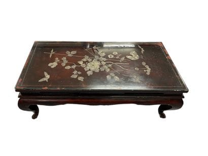 CHINE XXe siècle
Table basse en bois laqué...