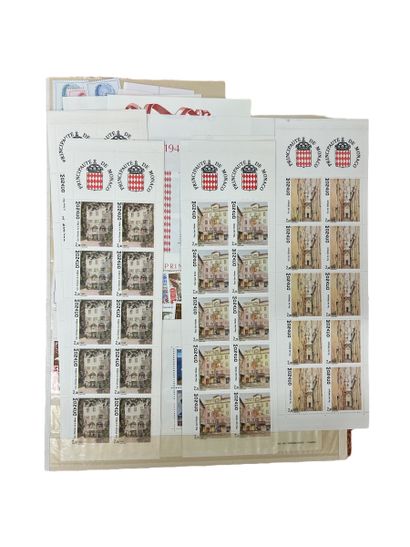MONACO: Collection en 1 album de timbres...