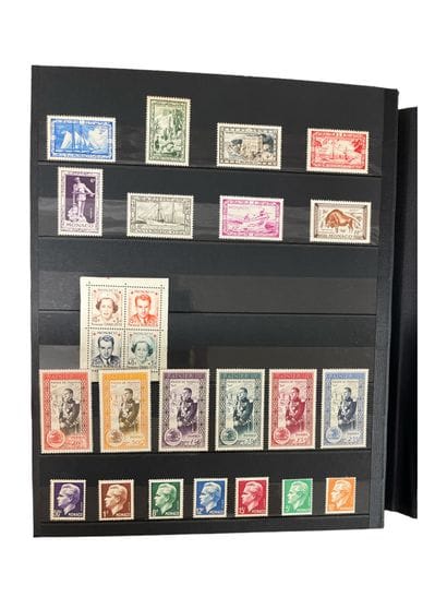 MONACO : dans 3 albums, collection de timbres...