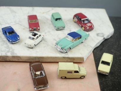 Lot de 16 voitures Solido et autres, à l'échelle...