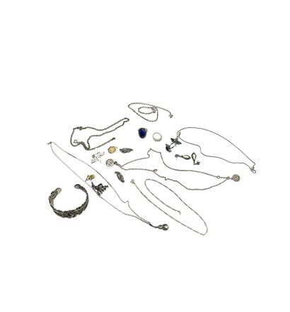 Lot of costume jewelry including:
- 1 silver-plated...