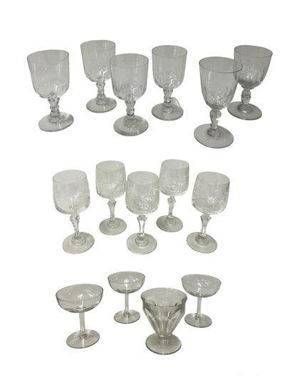 Lot de 25 verres dépareillés en cristal et...