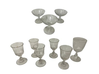 Lot de 25 verres dépareillés en cristal et...