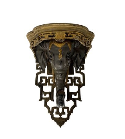 Applique décorative en bois peint figurant...