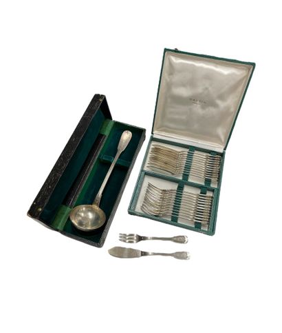 25-piece silver-plated menagère set, net...