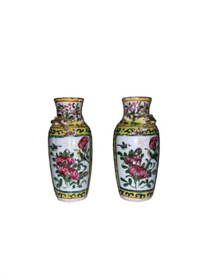 Chine XIXe siècle
Paire de vases en porcelaine...