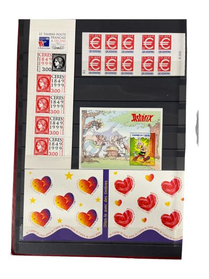 FRANCE : collection de timbres dans 5 albums...