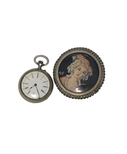 800 thousandths silver brooch adorned with...