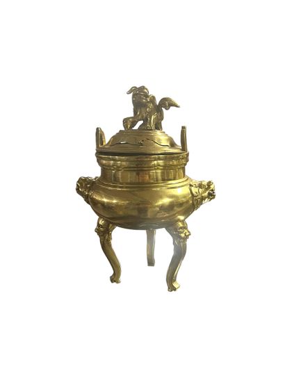 CHINE XXe, 
Brûle parfum tripode en bronze...