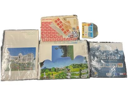 FACIALE : Dans un sac, gros lot de timbres...