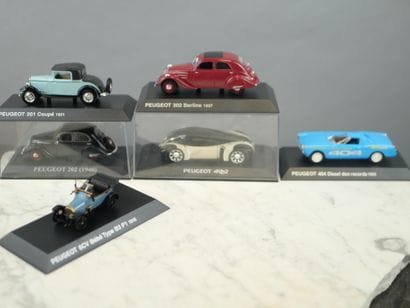 Lot de 8 voitures Peugeot comprenant: 
-...