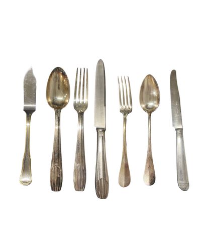 Metal lot including:
- 12 silver-plated flatware...