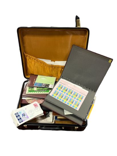 MONDE : dans 2 sacs et 1 valise, gros lot...