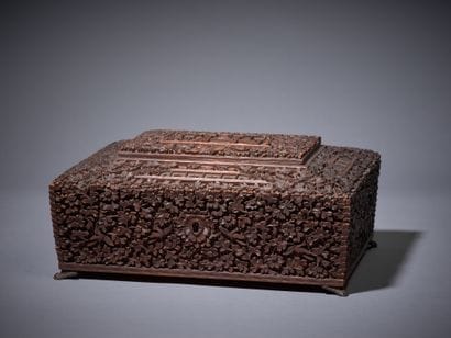 INDE, XIXe siècle
Elégant coffret en bois...