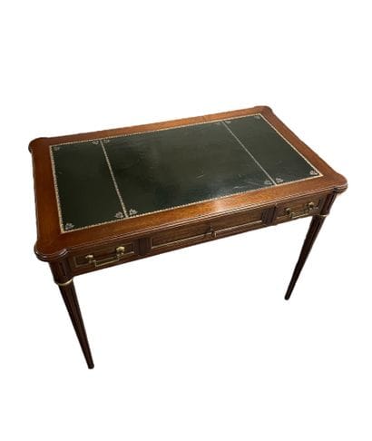 Bureau en bois naturel de style Louis XVI...