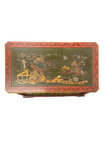 JAPON, début XXe
Console en bois laqué rouge...