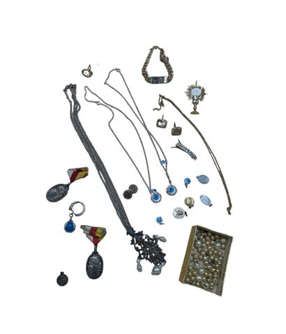 Lot of jewelry with religious motifs and...