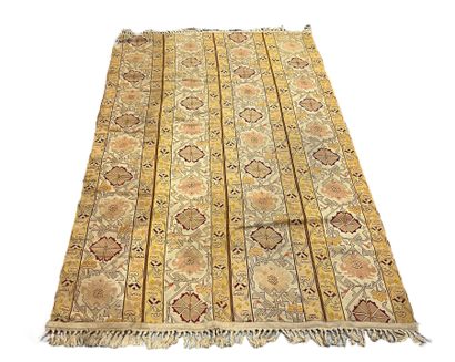 Tapis de point, probablement France, XXe
Ce...