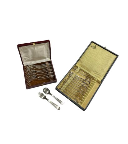 Silver-plated metal lot including:
- 12 small...