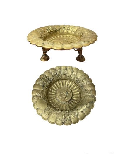Coupe en bronze doré tripodes, le piétement...