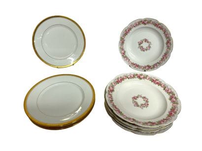 LIMOGES 
Ensemble en porcelaine dépareillée...