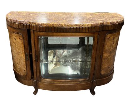 Vitrine à hauteur d'appui en bois de placage...