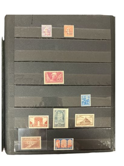 FRANCE : collection de timbres dans 5 albums...