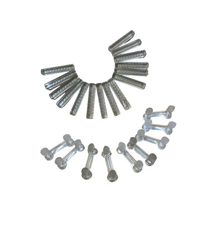 Lot de 15 portes-couteaux en cristal taillé.
(Accidents,...