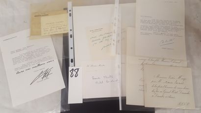 Lot de documents comprenant :

- Cartes tapuscrites...