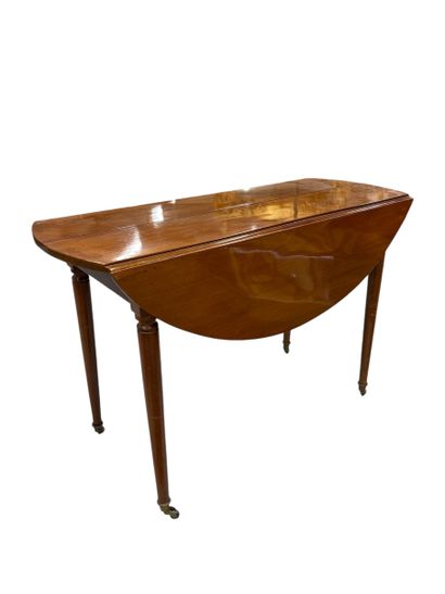 Veneered shutter table, tapered turned legs,...