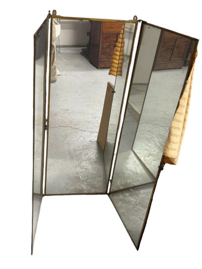 MAISON BROT
Miroir en laiton doré à trois...