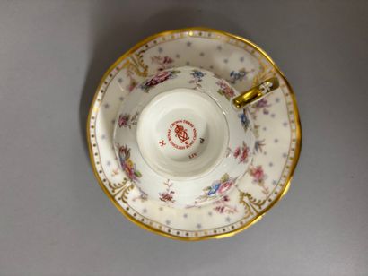 ROYAL CROWN DERBY CHINA 
Partie de service...