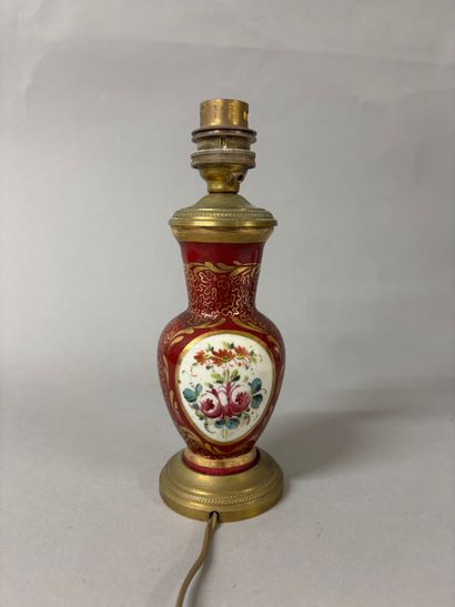 SEVRES, dans le goût de 
Deux caches pots...