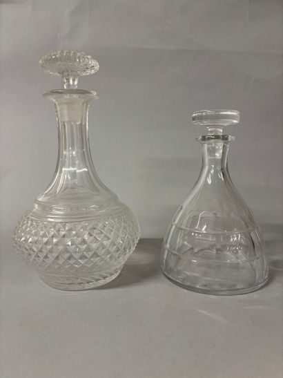BACCARAT France 
Carafe en cristal taillé...