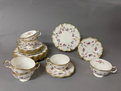 ROYAL CROWN DERBY CHINA 
Partie de service...
