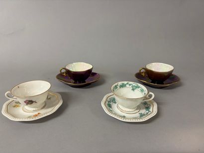 Partie de service à café en porcelaine émaillée...