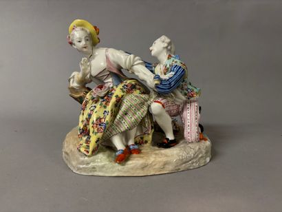 Groupe en porcelaine émaillée polychrome...