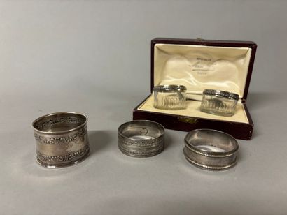 Lot comprenant : 
- TETARD FRERES
Deux ronds...