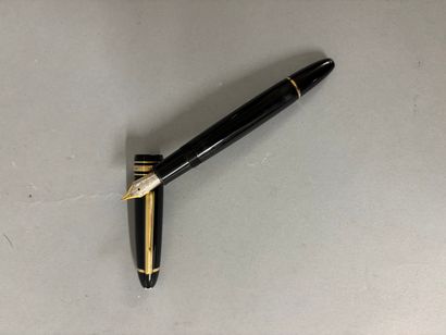 MONTBLANC 
Meisterstuck Black resin fountain...