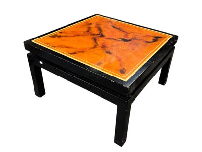 Square-shaped end table in black lacquered...