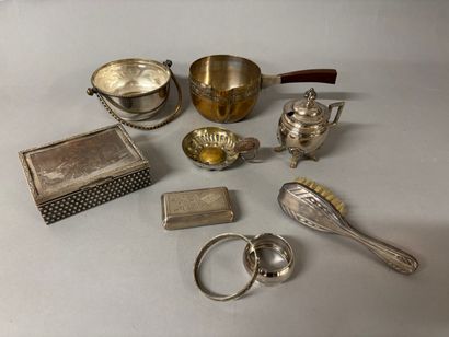 Lot of silver plated metal including :
-...
