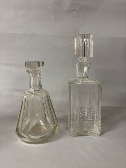 Lot de deux carafes en cristal taillé.
Hauteurs...