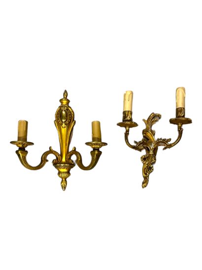 Deux paires d'appliques en bronze doré à...