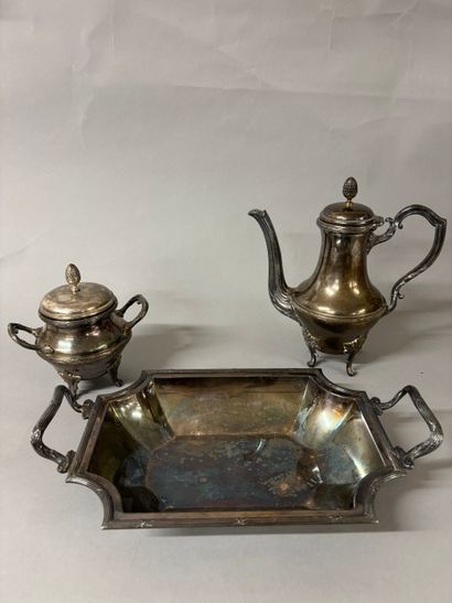 Lot de métal argenté à décor de rubans croisés,...