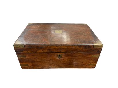 Ecritoire en bois de placage et laiton.
Dimensions...