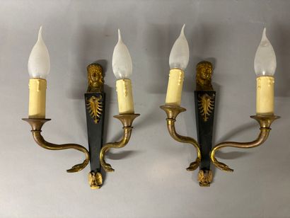 Paire d'appliques à deux bras de lumière...