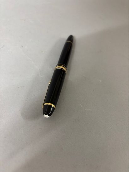 MONTBLANC 
Meisterstuck Black resin fountain...