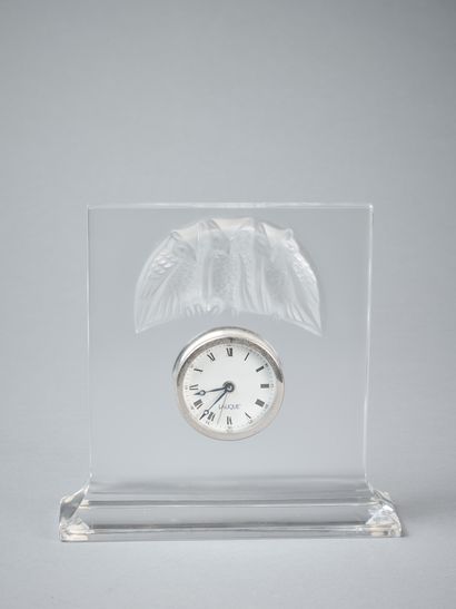 LALIQUE France 
Pendulette de table aux trois...