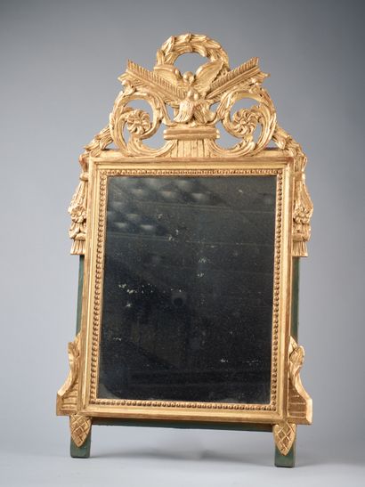 Miroir en bois sculpté et doré, rechampi...